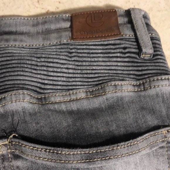 Men’s 34 Crysp Denim grey in color - Picture 10 of 14